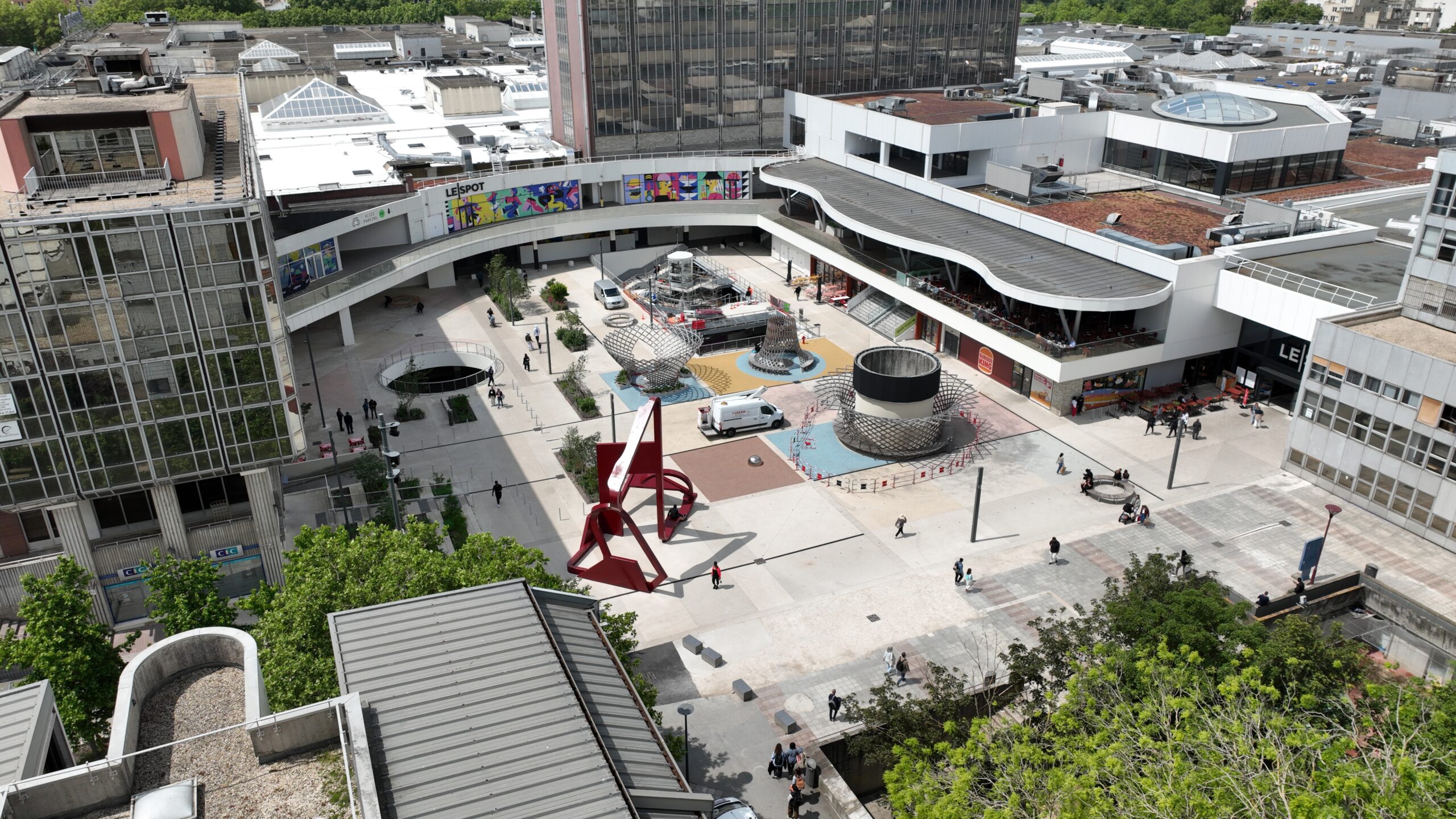 intervention-anti-poux-evry-centre-ville-91 centre-evry-place-terrasses-anti-poux-domicile.webp